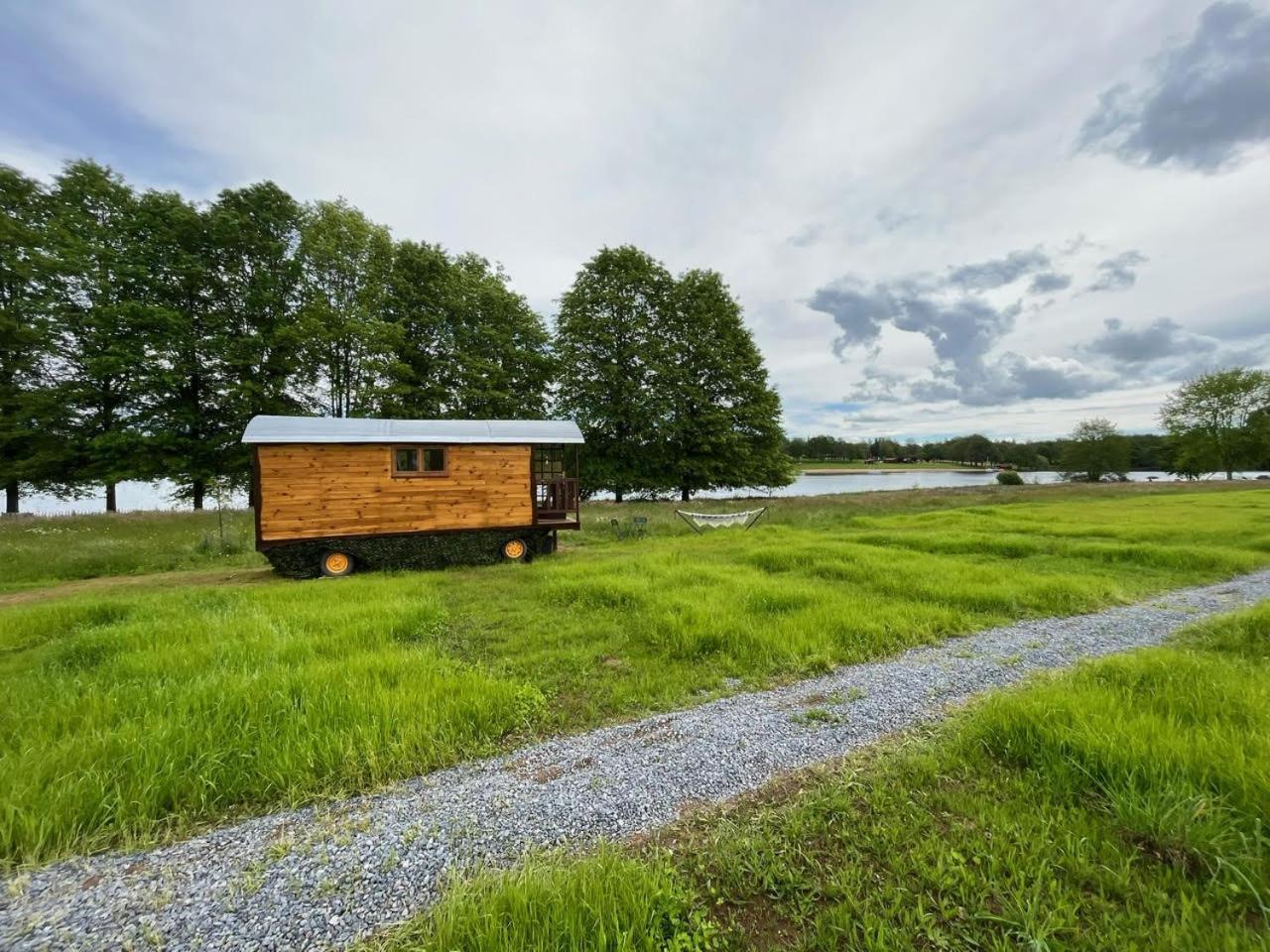 Les Logements Insolites De La Base Nautique Verneuil  Exterior foto